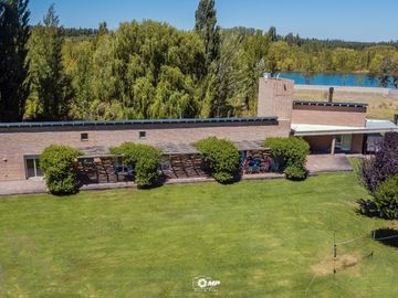 Neuquen. Plottier. Venta. Predio con Casa 3 dormitorios. Piscina