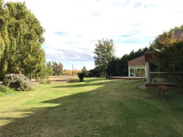 Neuquen. Plottier. Venta. Predio con Casa 3 dormitorios. Piscina