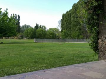 Neuquen. Plottier. Venta. Predio con Casa 3 dormitorios. Piscina