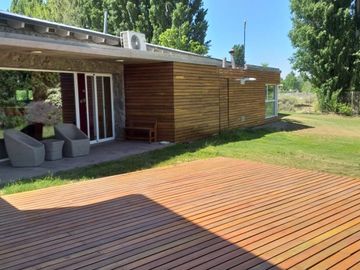 Neuquen. Plottier. Venta. Predio con Casa 3 dormitorios. Piscina