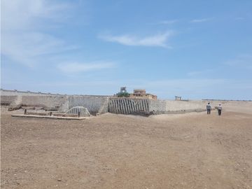 REMATE DE TERRENO EN PIMENTEL Y FRENTE AL MAR