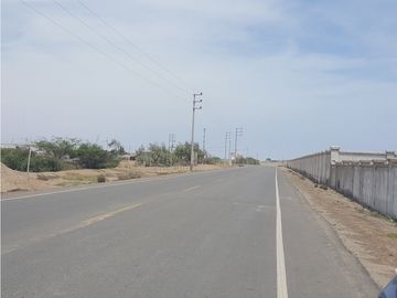 REMATE DE TERRENO EN PIMENTEL Y FRENTE AL MAR