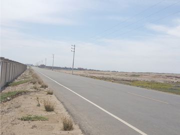 REMATE DE TERRENO EN PIMENTEL Y FRENTE AL MAR