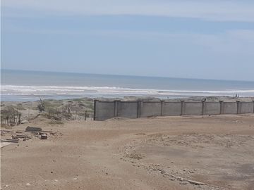 REMATE DE TERRENO EN PIMENTEL Y FRENTE AL MAR