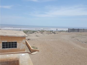 REMATE DE TERRENO EN PIMENTEL Y FRENTE AL MAR