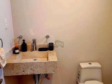 Casa en Venta en Frac. Villa Asturiana, León. Gto a 700mt del puente del Milenio Modelo ONIS, al Sur