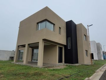 VENTA - CASA 4 HABITACIONES - BARRIO CERRADO TORTUGUITAS