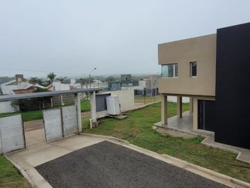 VENTA - CASA 4 HABITACIONES - BARRIO CERRADO TORTUGUITAS