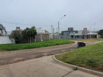 VENTA - CASA 4 HABITACIONES - BARRIO CERRADO TORTUGUITAS