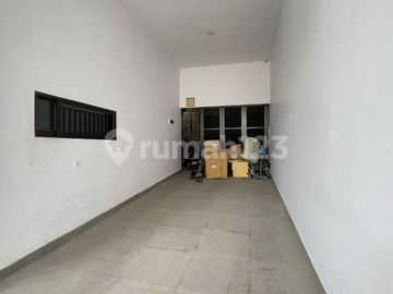 Rumah Mewah Cantik 3.5 Lantai Taman Surya