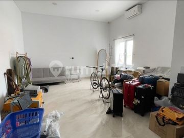 Rumah Mewah Cantik 3.5 Lantai Taman Surya