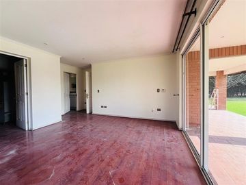 Parcela en venta 5 dormitorios, 4 baños, Chicureo , Colina.