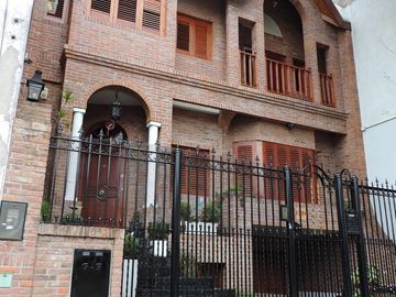 Excelente Casa de 5 Amb, Garage, Parque, Quincho