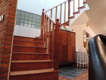 Excelente Casa de 5 Amb, Garage, Parque, Quincho