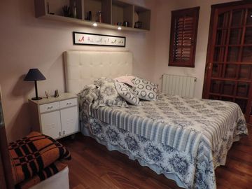 Excelente Casa de 5 Amb, Garage, Parque, Quincho