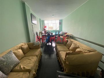 Se vende puesto en el Mercado de Productores de Santa Anita, en el Pasaje 28 de Julio, Puesto 116, área de  terreno 25 m2, tiene 3 pisos construidos (