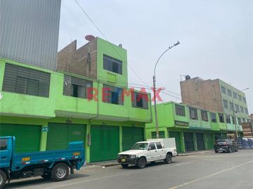 Se vende puesto en el Mercado de Productores de Santa Anita, en el Pasaje 28 de Julio, Puesto 116, área de  terreno 25 m2, tiene 3 pisos construidos (