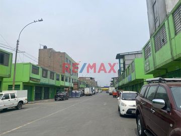 Se vende puesto en el Mercado de Productores de Santa Anita, en el Pasaje 28 de Julio, Puesto 116, área de  terreno 25 m2, tiene 3 pisos construidos (
