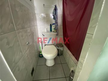 Se vende puesto en el Mercado de Productores de Santa Anita, en el Pasaje 28 de Julio, Puesto 116, área de  terreno 25 m2, tiene 3 pisos construidos (