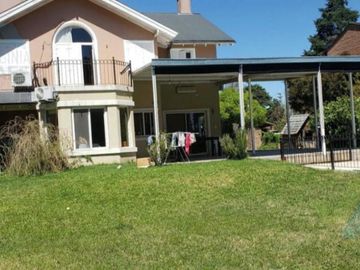Venta Excelente Casa en La Otilia, sobre lote interno.