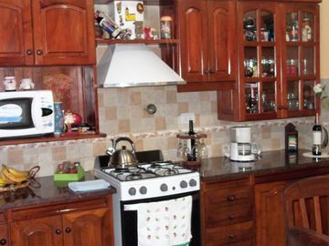 IMPECABLE CHALET SOBRE 2100 METROS DE PARQUE