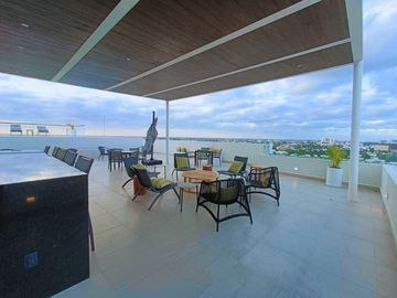 Penthouse con terraza de 25 m2, alberca familiar y alberca de adultos
