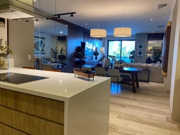 Penthouse con terraza de 25 m2, alberca familiar y alberca de adultos