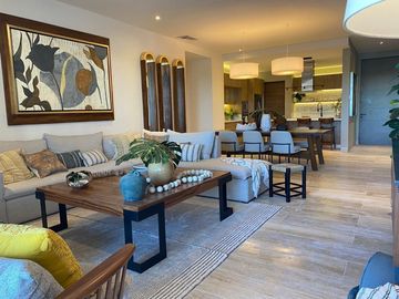 Penthouse con terraza de 25 m2, alberca familiar y alberca de adultos