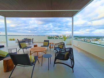 Penthouse con terraza de 25 m2, alberca familiar y alberca de adultos