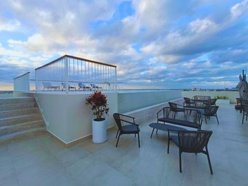 Penthouse con terraza de 25 m2, alberca familiar y alberca de adultos