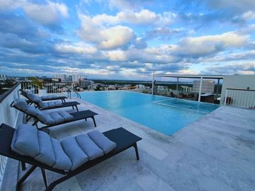 Penthouse con terraza de 25 m2, alberca familiar y alberca de adultos