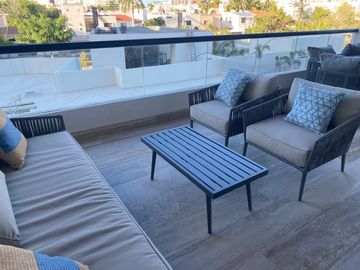 Penthouse con terraza de 25 m2, alberca familiar y alberca de adultos