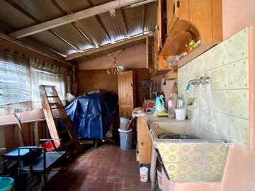 GRAN OPORTUNIDAD   Casa de 3 AMBIENTES ubicada a 500 metros de la Avenida Hipólito Yrigoyen.