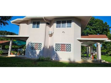 CASA DE DOS PLANTAS AL LADO DE LA PANAMERICANA