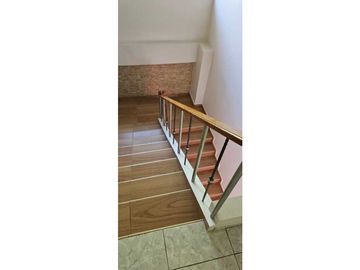 CASA DE DOS PLANTAS AL LADO DE LA PANAMERICANA