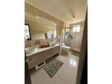 VENTA CASA EN ALTOS DEL BOSQUE - BARRIADA EL DORAL - PANELES SOLARES