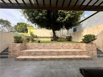 VENTA CASA EN ALTOS DEL BOSQUE - BARRIADA EL DORAL - PANELES SOLARES