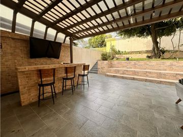 VENTA CASA EN ALTOS DEL BOSQUE - BARRIADA EL DORAL - PANELES SOLARES