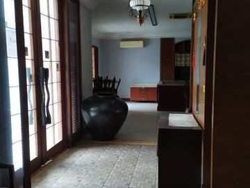 DISEWAKAN RUMAH AREA STRATEGIS KEBAYORAN BARU, Jl MAHAKAM RAYA, JAKSEL