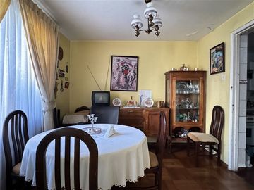 VENTA DE CASA EN ÑUÑOA 4 dorm., 2Baños, Metro Ñuñoa L3 y L6