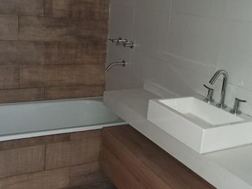 Nuevo VALOR Piso a estrenar de 4 amb. con coch. Edificio (3 años) con PISCINA Y AMPLIO SUM CON PARRILLA. POSIBILIDAD DE PERMUTA POR UNA CASA EN BANFIE