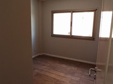 Nuevo VALOR Piso a estrenar de 4 amb. con coch. Edificio (3 años) con PISCINA Y AMPLIO SUM CON PARRILLA. POSIBILIDAD DE PERMUTA POR UNA CASA EN BANFIE