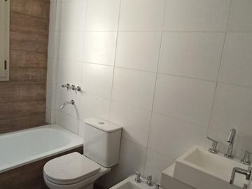 Nuevo VALOR Piso a estrenar de 4 amb. con coch. Edificio (3 años) con PISCINA Y AMPLIO SUM CON PARRILLA. POSIBILIDAD DE PERMUTA POR UNA CASA EN BANFIE