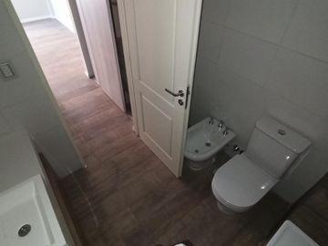 Nuevo VALOR Piso a estrenar de 4 amb. con coch. Edificio (3 años) con PISCINA Y AMPLIO SUM CON PARRILLA. POSIBILIDAD DE PERMUTA POR UNA CASA EN BANFIE