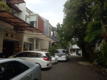 Rumah diJual di Cipete, Jakarta Selatan. Ada Kolam Renang