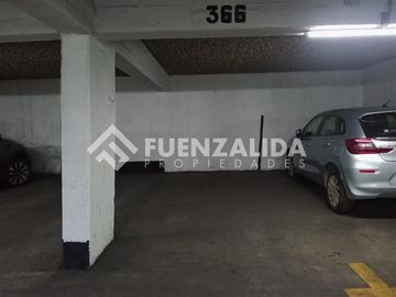 Venta estacionamiento Santiago, 3 piso, Metro Santa Lucia