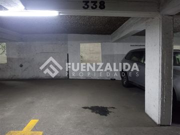 Venta estacionamiento Santiago, 3 piso, Metro Santa Lucia