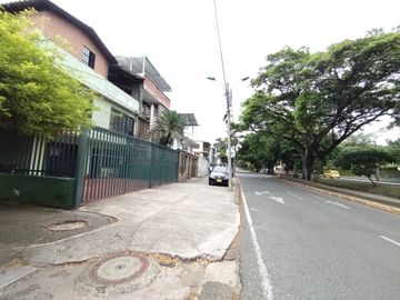 ! oportunidad para inversión ! Casa En Venta  Excelente Ubicación. Cod V8598