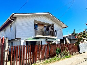 GRAN OPORTUNIDAD!!! Casa grande con cabaña y dos departamentos!!!