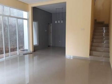 Rumah baru 2 lantai dalam cluster lokasi asri di lebak bulus